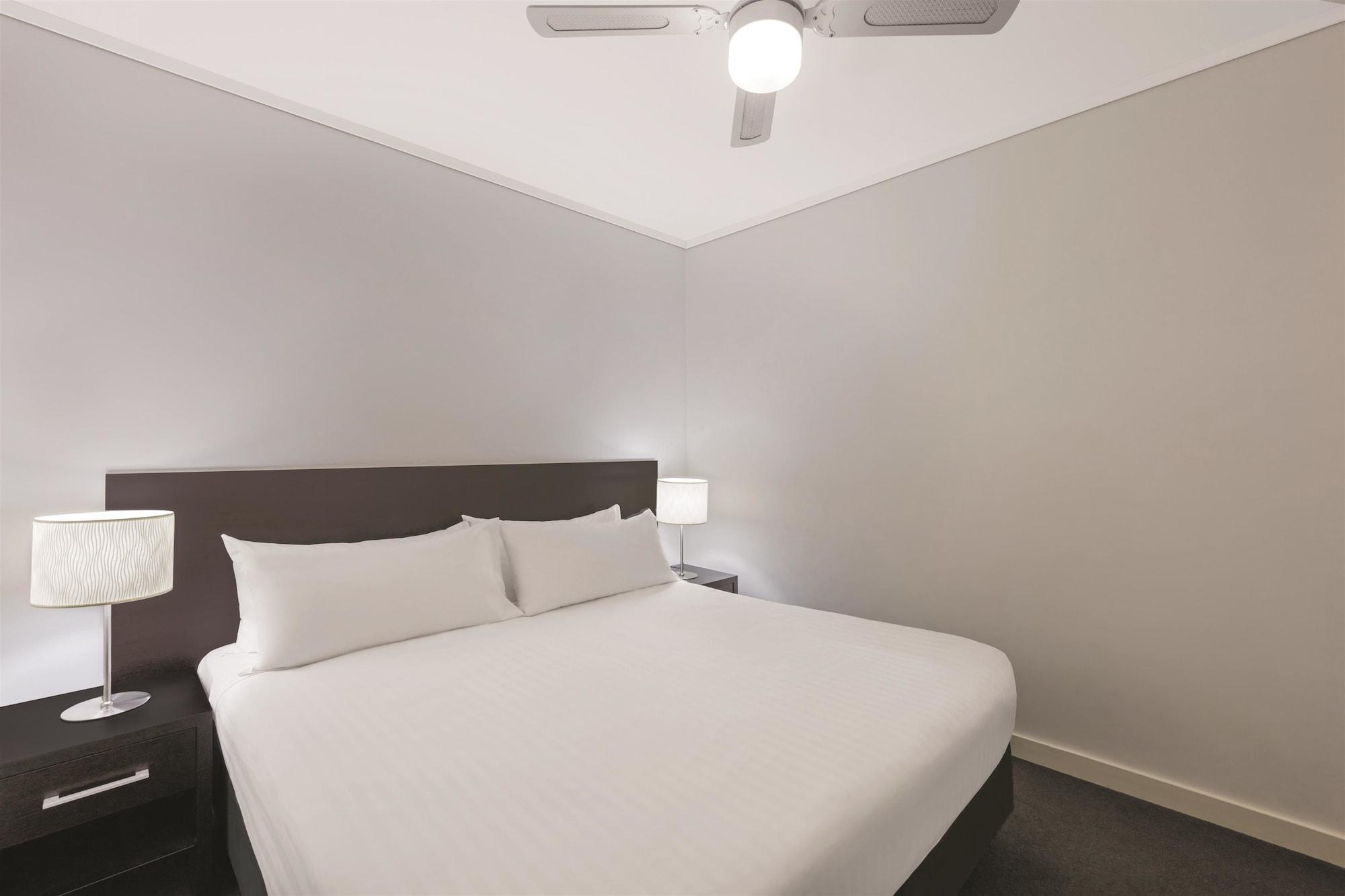 Adina Apartment Hotel Perth Barrack Plaza Екстериор снимка
