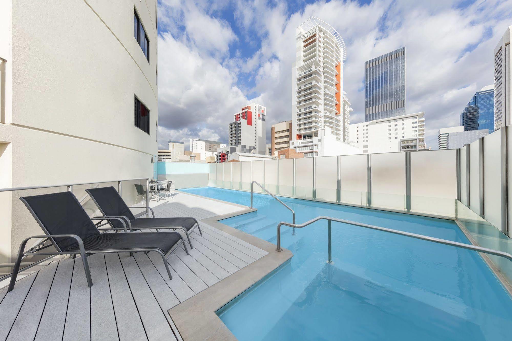 Adina Apartment Hotel Perth Barrack Plaza Екстериор снимка